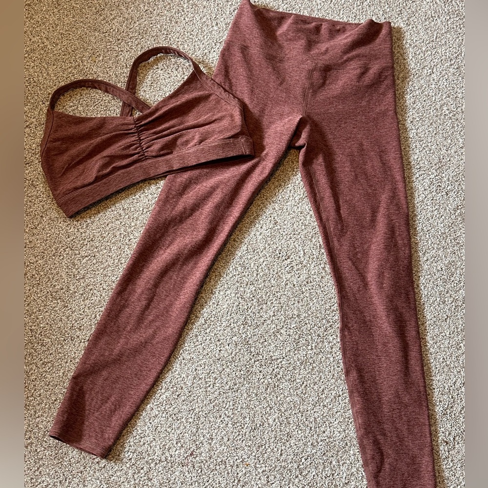 VUORI elevation hazelnut Sports Bra & Leggings Set
Gently used.
Top L
Bottom S - Picture 4 of 10